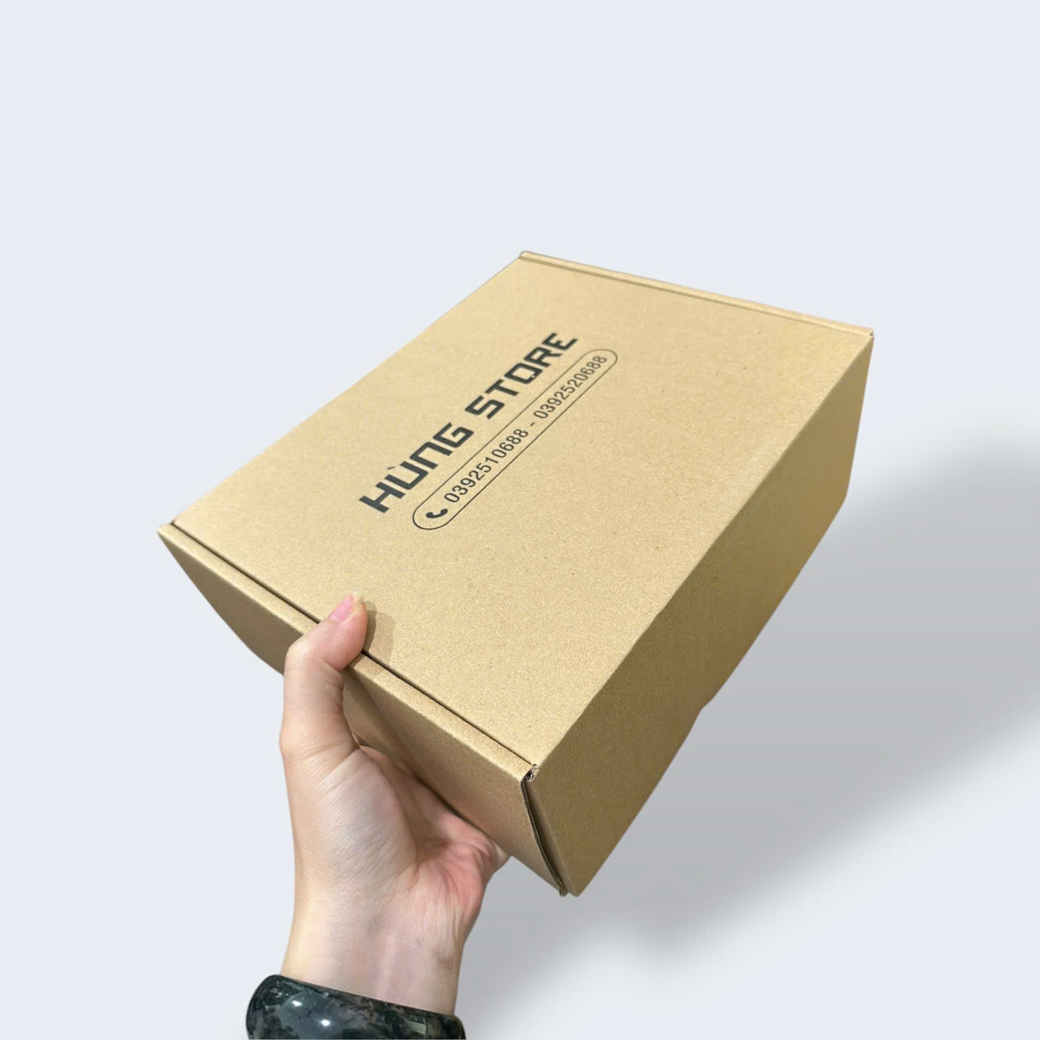 In hộp carton nắp gài đựng điện thoại Hùng Store