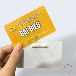 thẻ đại biểu có kim băng