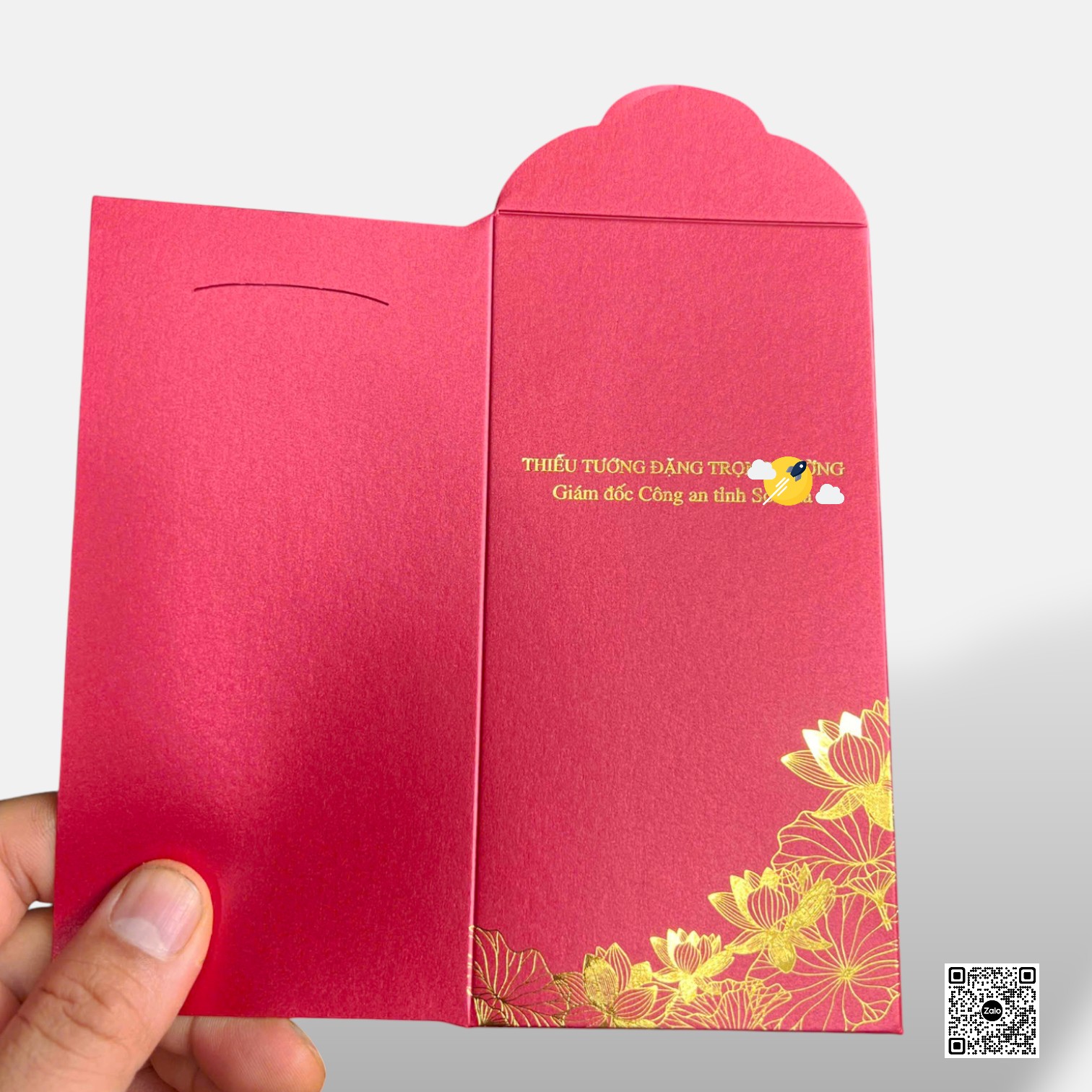 In lì xì giấy mỹ thuật đỏ ép kim logo